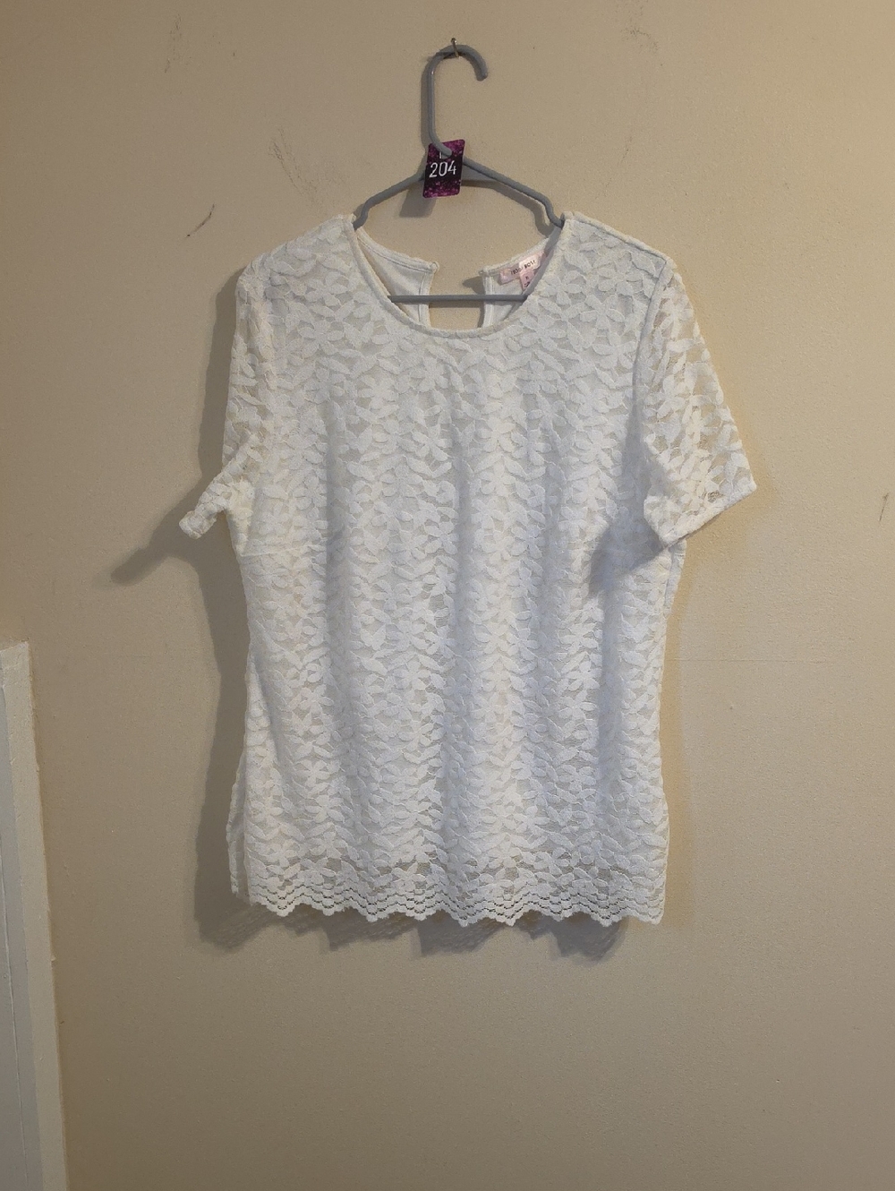 Teddi Rose White Lace Short Sleeve Blouse. In EUC